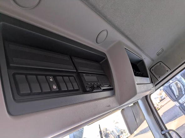 RENAULT TRUCKS Midlum 220 DXI Frigo 4x2 - Miniature 9