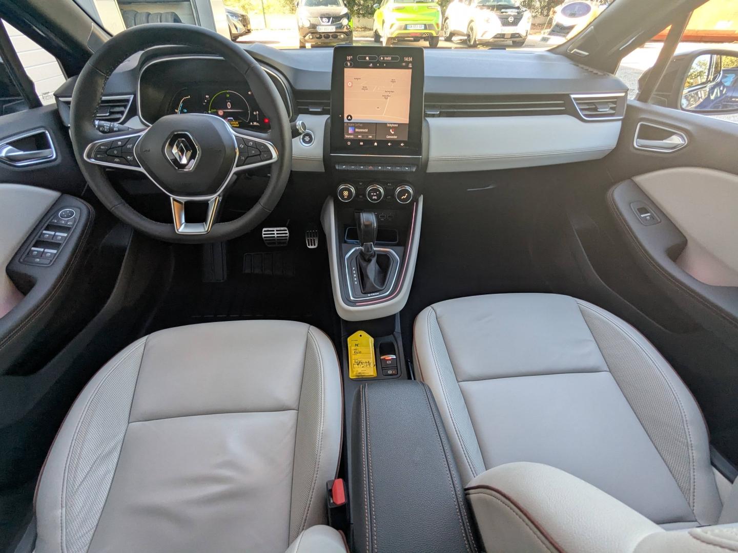 RENAULT Clio 1.6 E-Tech hybride 140ch Initiale Paris -21N - Photo 2